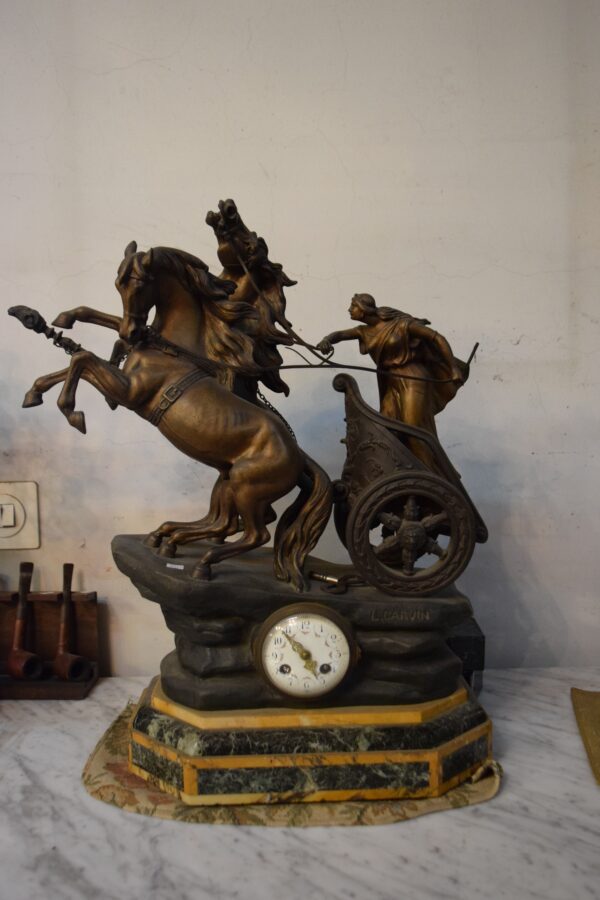 Reloj de mesa con escultura de L. Carvin (s.XIX)