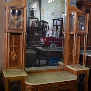 Aparador de caoba con marquetería