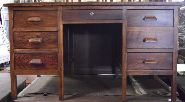 Escritorio de castaño