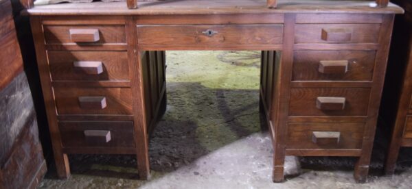 Escritorio de castaño