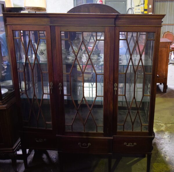 Vitrina de madera de Elondo